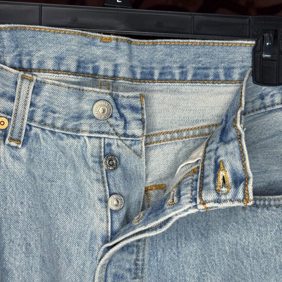 High-Rise Button-Front Straight-Leg Levi 501 - Picture 4 of 4